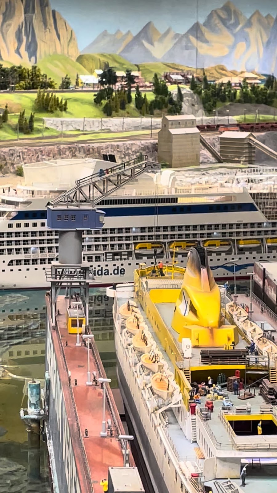Miniatur Wunderland harbor and ship model